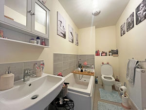 Photo 1- click for photo gallery